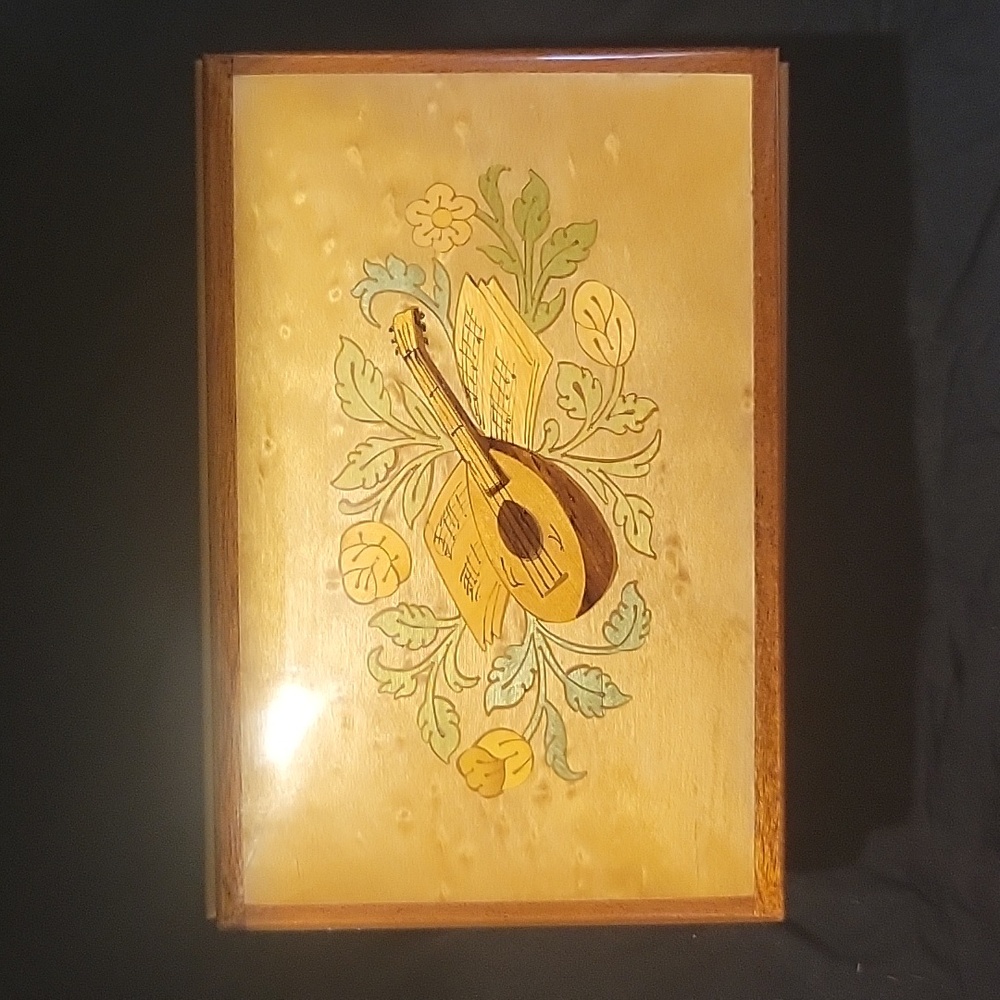 Handcrafted Gargiulo Salvatore Italian Inlaid wooden music box/Jewelry box